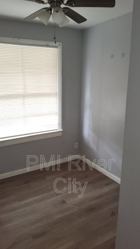 Building Photo - 2057 Brackland St