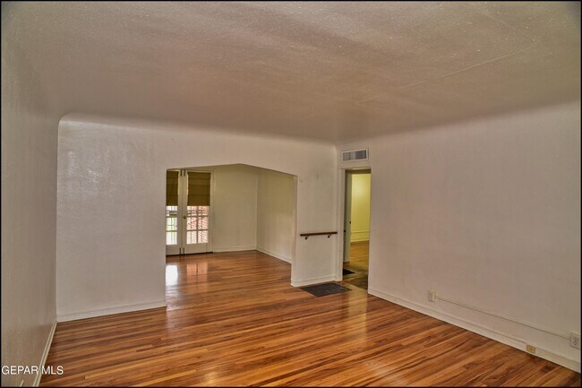 Building Photo - 815 Ellis St