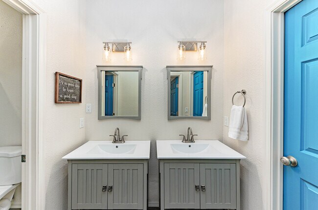 Building Photo - 820 Avalon Ave