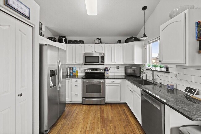 Building Photo - Bright & Spacious 4-Bedroom Home with Open-Concept Living, Fenced Yard & 2-Car Garage