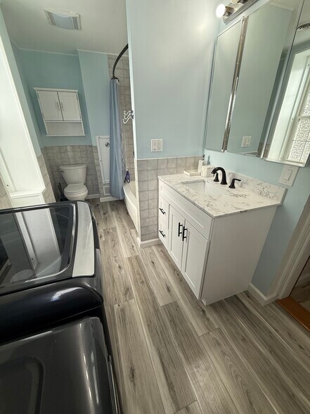 Building Photo - 195 Huntress St