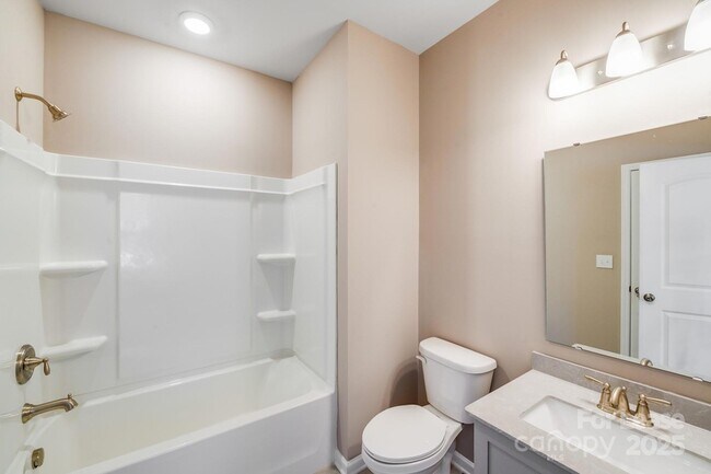 Building Photo - 10013 Hemingway Pl