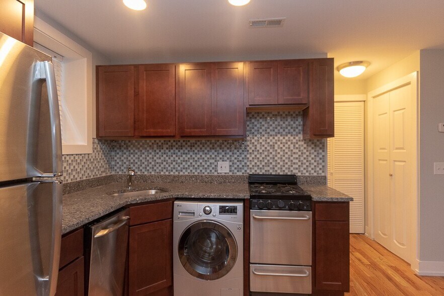 Building Photo - 562 W Arlington Pl