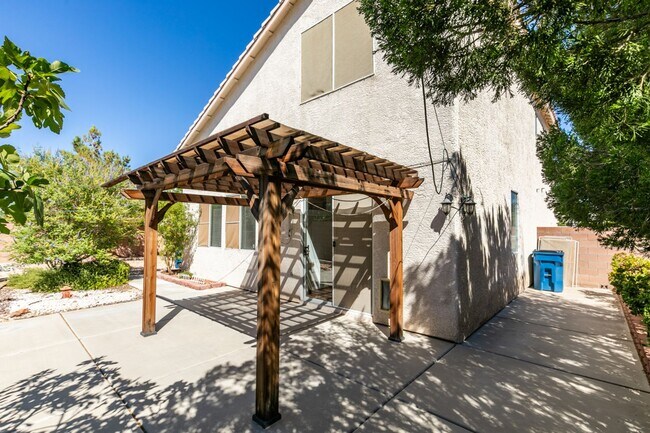 Building Photo - 2760 Saigon Dr