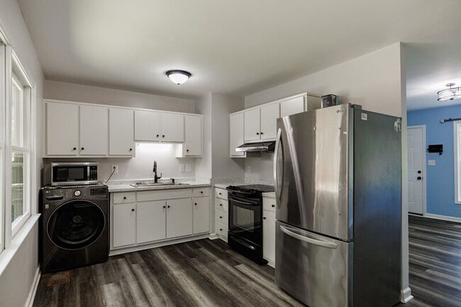 Building Photo - 348 Alberta Dr