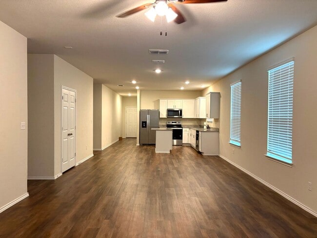 Building Photo - 10223 Crossbuck