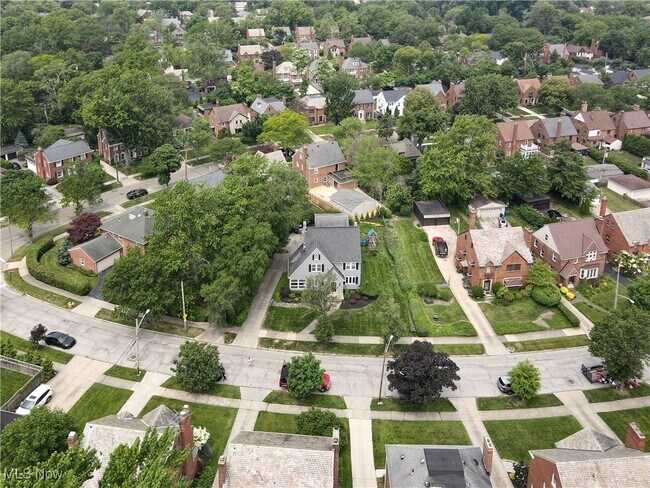 Building Photo - 2616 Traymore Rd