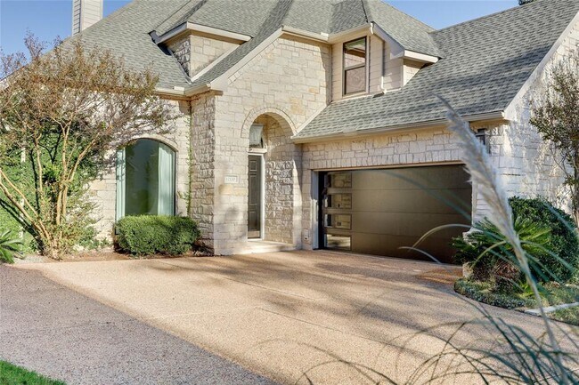 Building Photo - 12120 Carlsbad Dr
