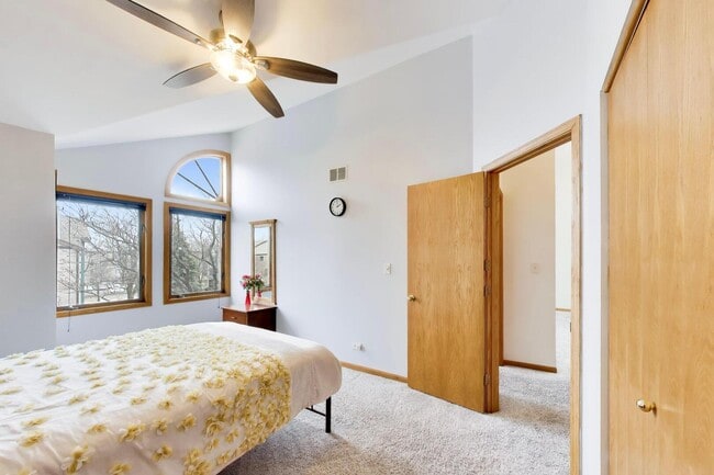 Building Photo - 943 W Essex Pl