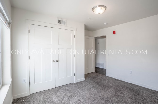 Building Photo - 722 E 500 S