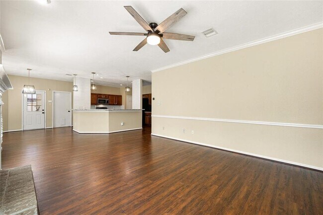 Building Photo - 2645 Lakeway Dr