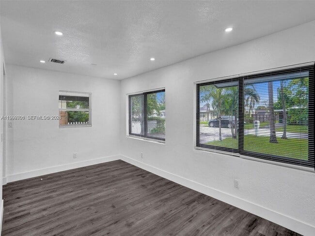 Building Photo - 6420 SW 22nd Ct