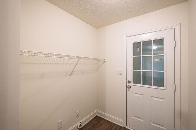 Building Photo - Updated Ranch on 1.6 Acres in Senoia. East Coweta Schools!