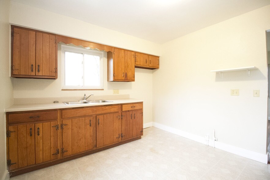Building Photo - 3757 Dixie Dr
