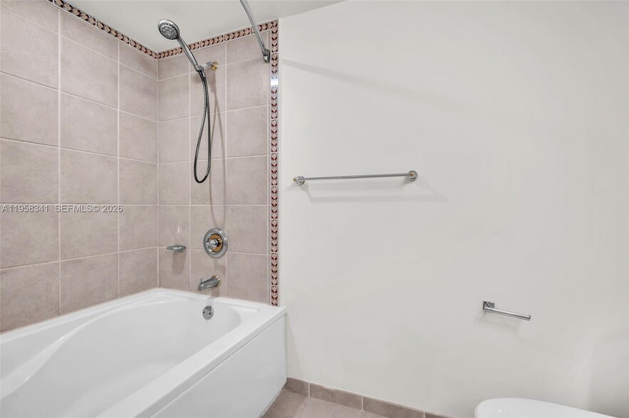 Building Photo - 19501 W Country Club Dr