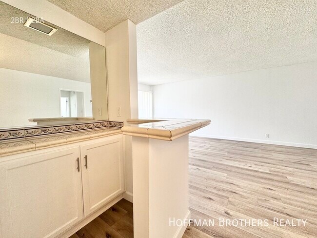 Building Photo - 1420 Rexford Dr
