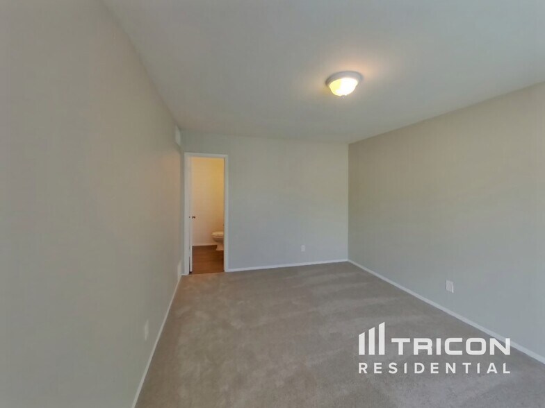 Building Photo - 6006 W Medlock Dr