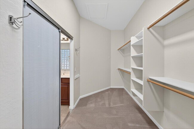 Building Photo - 4385 S Crosscreek Dr