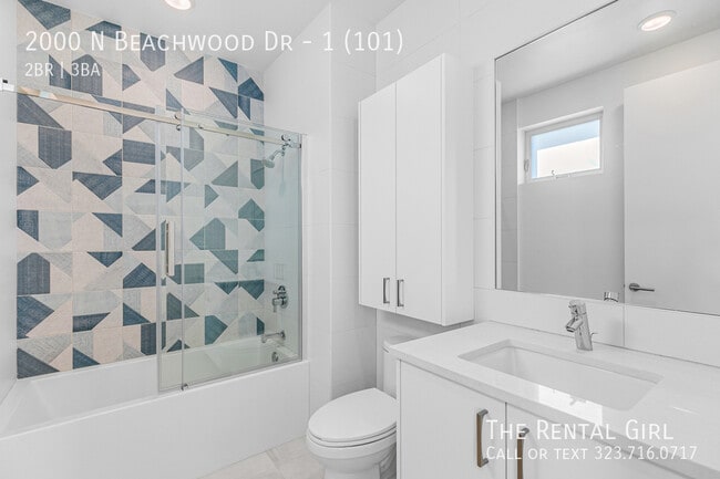 Building Photo - 2000 Beachwood Dr