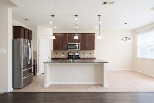 Building Photo - 16906 Langham Heights Ln