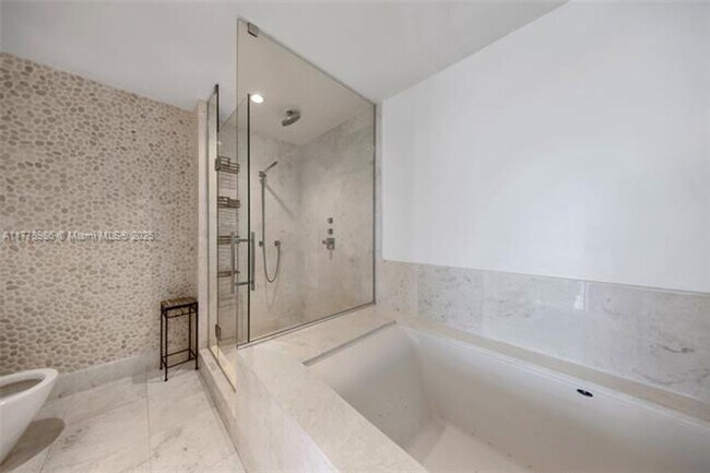 Building Photo - 17121 Collins Ave