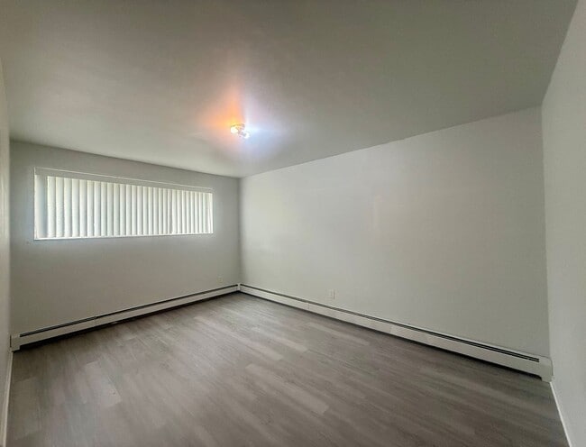 Building Photo - 410/412 S Revena Blvd