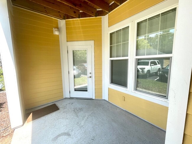 Building Photo - 2 Bedroom, 2 Bath Condo in Southampton Poi...