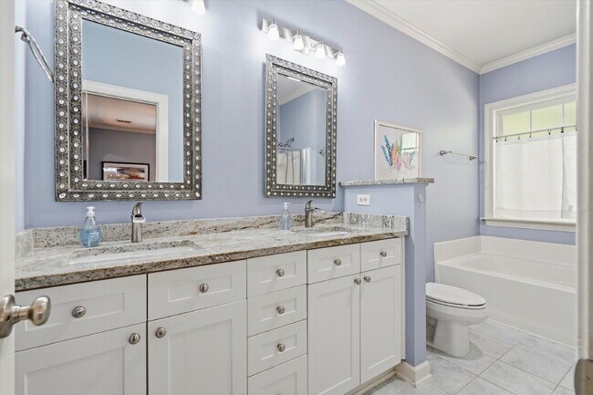 Building Photo - "Charming Fully Furnished 2-Bed Condo with & Granite Countertops in Charleston – 1320 Sq Ft of Co...