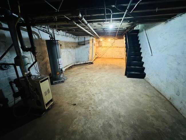 Building Photo - Renovated 3bd/1bth House with Rear yard!! ...