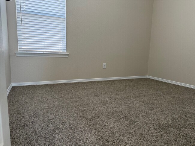 Building Photo - 2422 Concord Ter