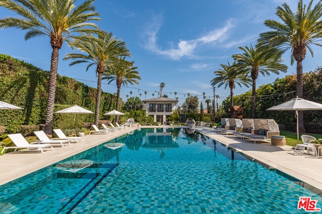 Building Photo - 618 N Beverly Dr