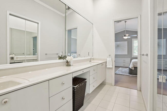Building Photo - 6718 Portside Dr