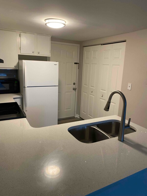 Building Photo - 6850 Blue Heron Blvd