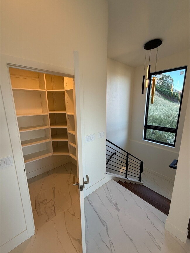 Building Photo - AVAILABLE NOW - Executive Luxury Ocean-View Home in Prime Morro Bay Location - 3 Bed / 3 Bath