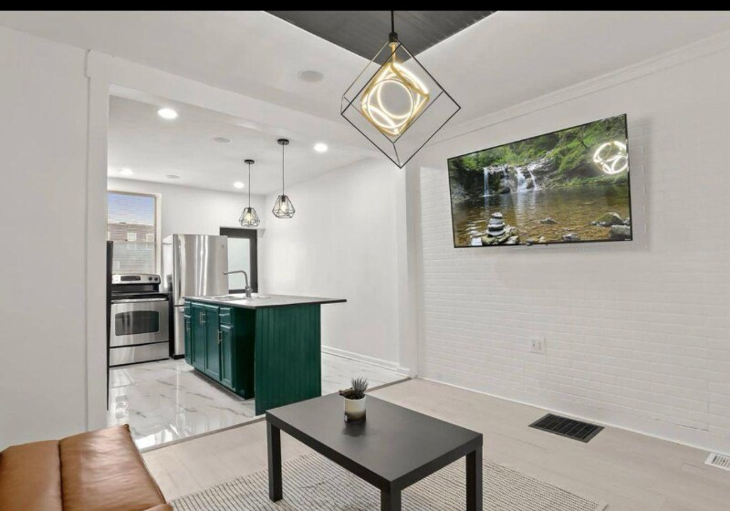 Building Photo - 2002 E Preston St