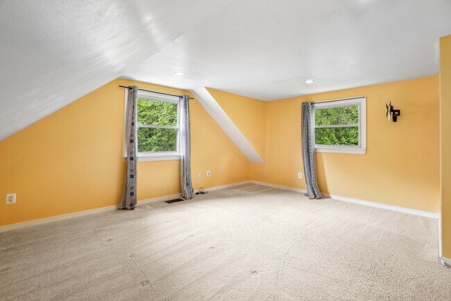 Building Photo - Adorable 4BR/3BA Cape Cod on a Generous 0....