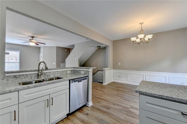 Building Photo - 4005 Edgecomb Dr