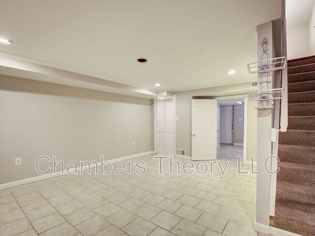 Building Photo - 1417 Downing St NE