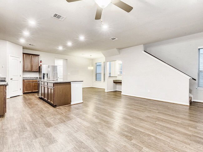 Building Photo - Warm & Welcoming 3/BR 2.5 Home in Dripping...