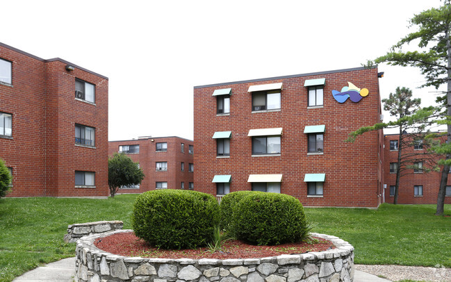 center grounds - The Arts Apartments at Music Hall