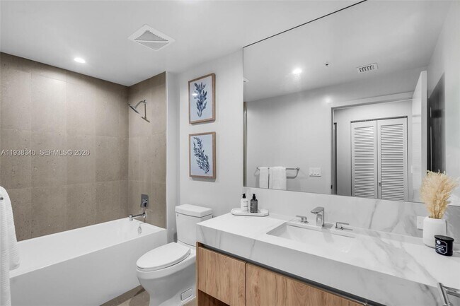 Building Photo - 11 NE 6th St