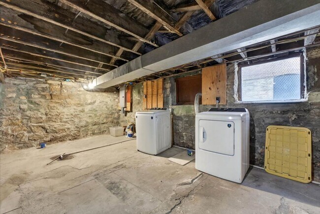 Building Photo - 4252 Castleman Ave