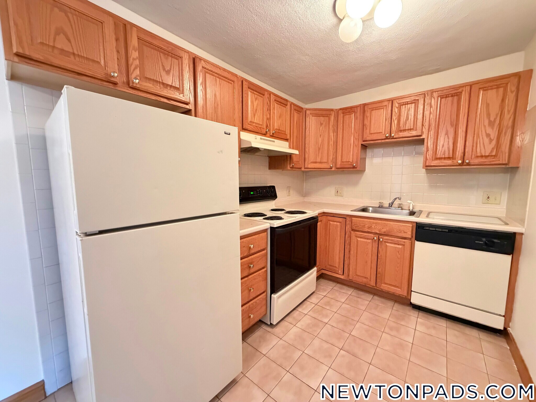 Building Photo - 282 Grove St