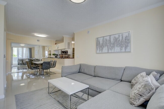 Building Photo - 17100 N Bay Rd