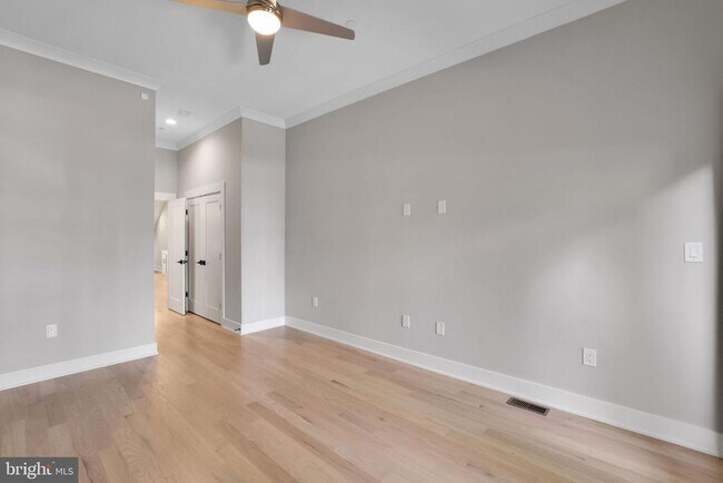 Building Photo - 1329 Irving St NW