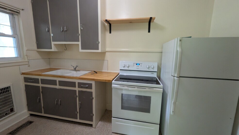 Kitchen - 104 S Germantown Rd