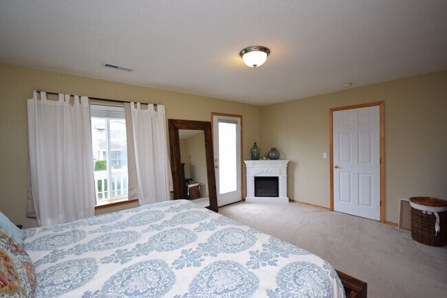 Building Photo - 10890 Southwest Washington Street