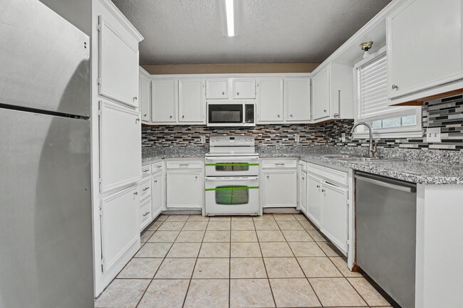 Building Photo - 1010 Hyden Ave