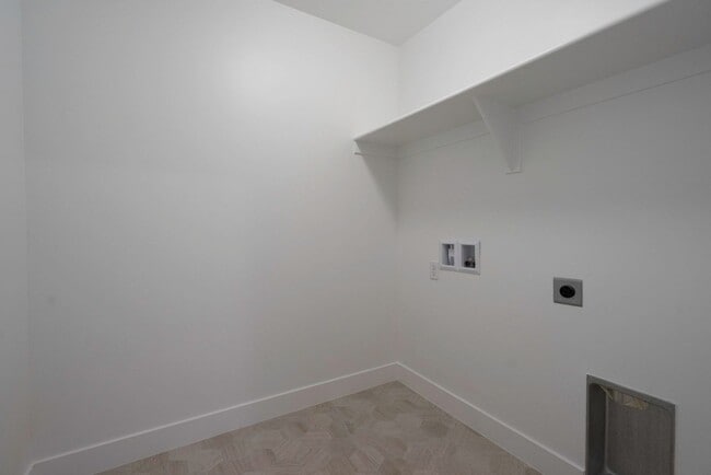 Building Photo - Well Maintained, 3 Bedroom and 2.5 Bathroo...