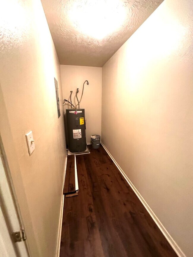 Building Photo - 1 Bed, 1 Bath, Upstairs Apartment at The Haven